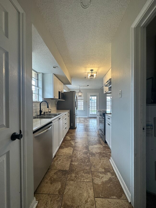 Building Photo - 3250 E Lafourche Ct