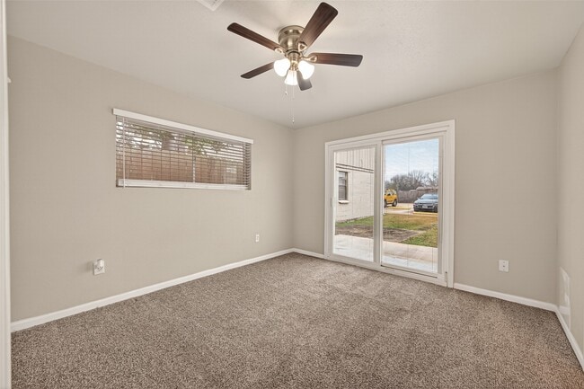 Building Photo - 10 Ferguson St