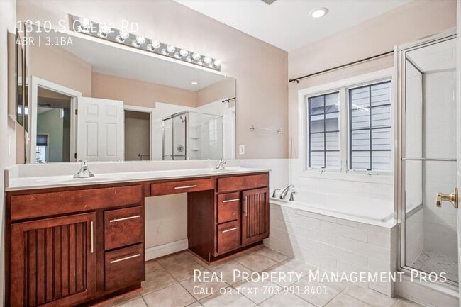 Building Photo - 1310 S Glebe Rd