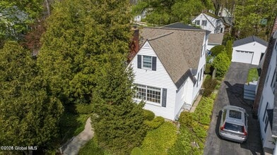 Building Photo - 34 Pinewood Ave