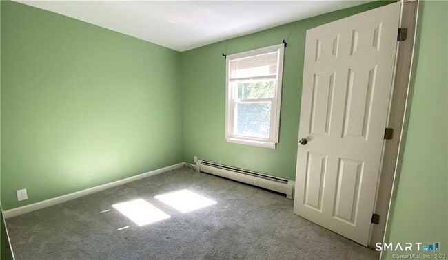 Building Photo - 110 Lake Rd