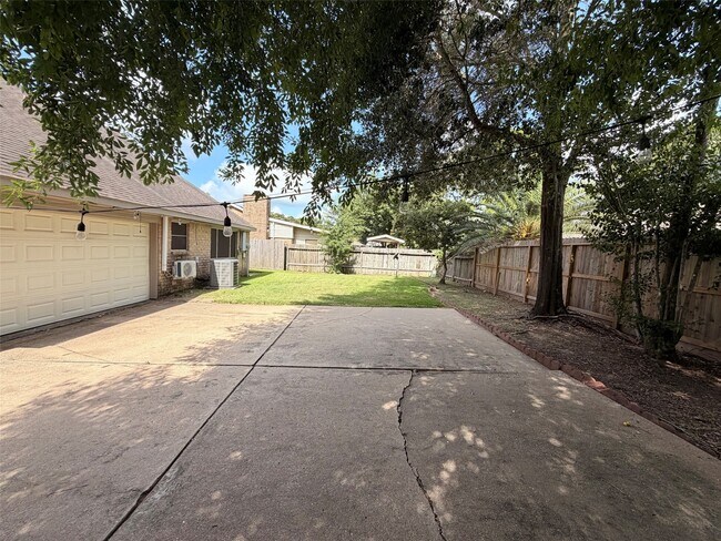 Building Photo - 22118 Fincastle Dr