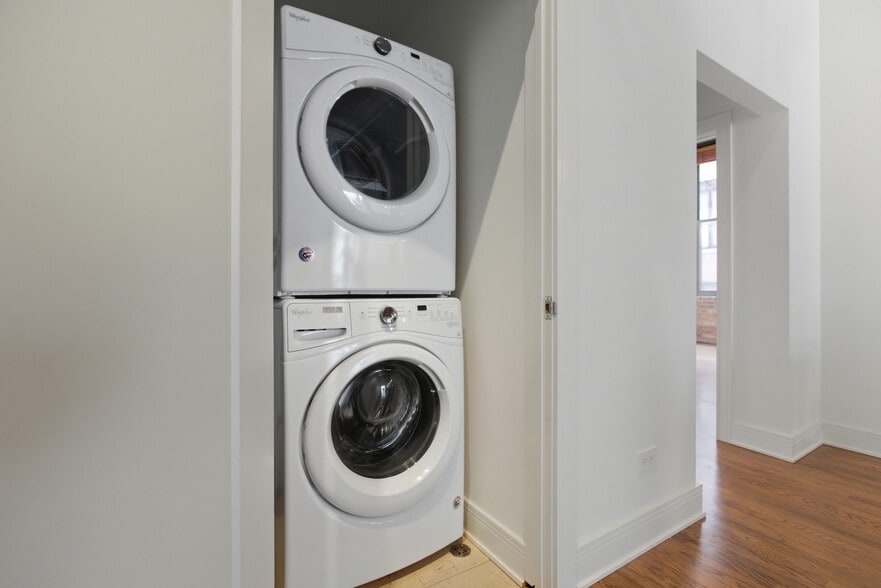 Building Photo - 525 W Superior St