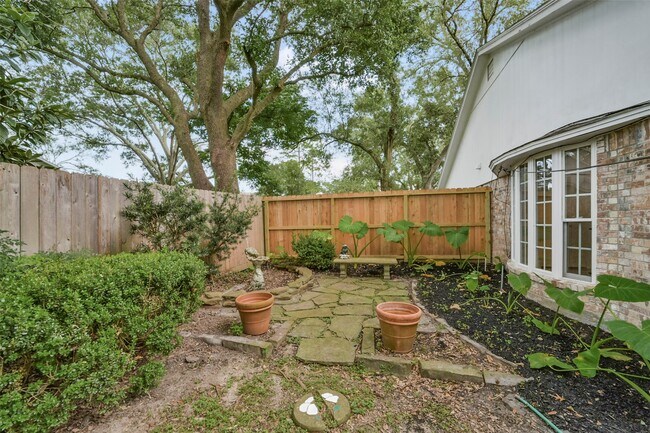 Building Photo - 110 Hillcrest Dr