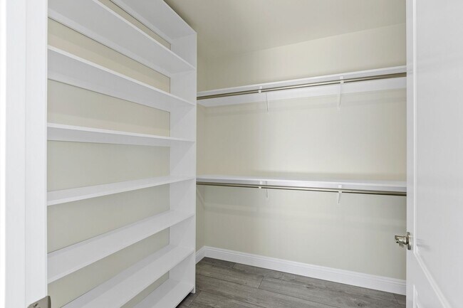 Building Photo - 2216 N Frederic St