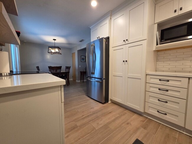 Building Photo - 2 Bedroom 2.5 Bath Town House in West Ventura