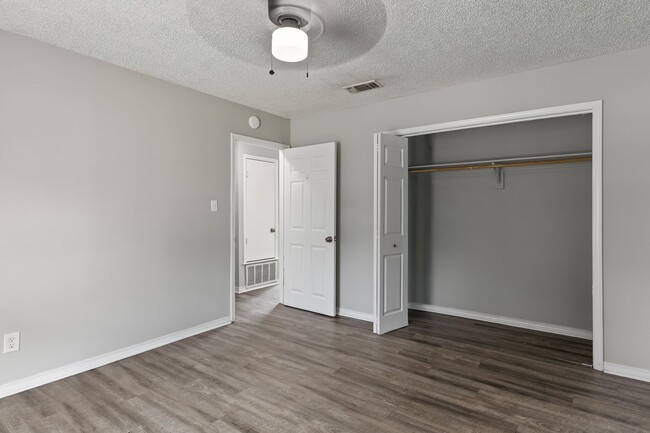 Building Photo - 322-328 Brookwood