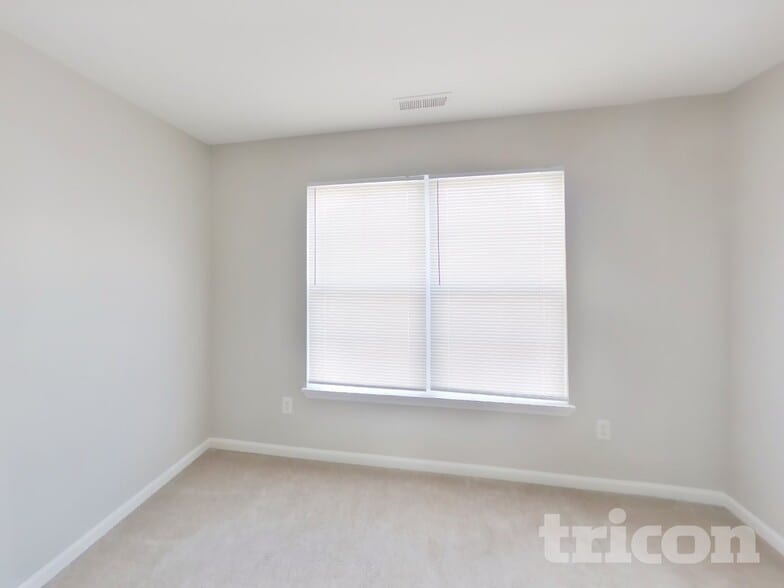 Building Photo - 10213 Blue Sky Dr