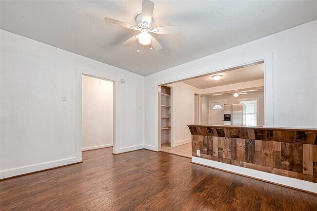 Building Photo - 7119 Farnsworth St