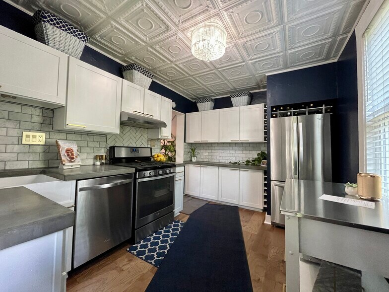 Building Photo - 196 E Columbus St