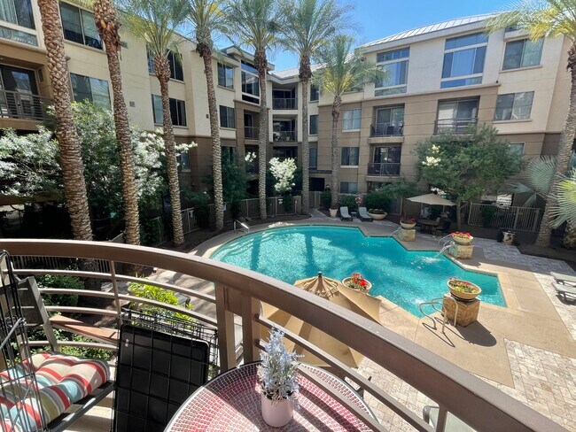 Building Photo - 1701 E Colter St