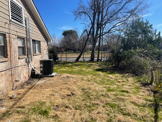 Building Photo - 5458 Osprey Dr. Houston, TX 77048