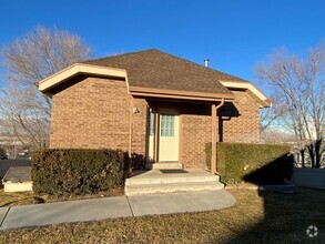 Building Photo - Orem Family Home