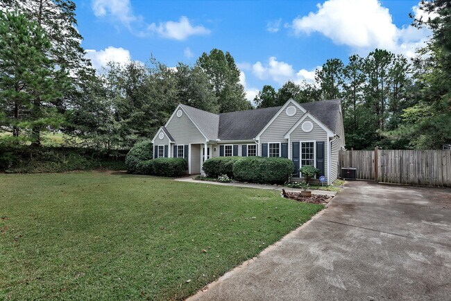 Building Photo - 405 Whispering Ln