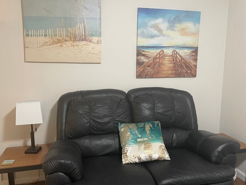 Building Photo - 31 Locust St