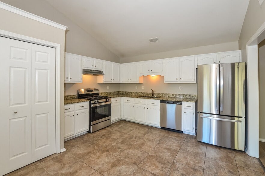 Building Photo - 9176 Preakness Dr