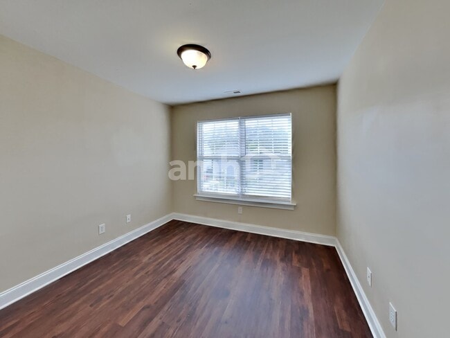 Building Photo - 16527 Ambassador Park Dr