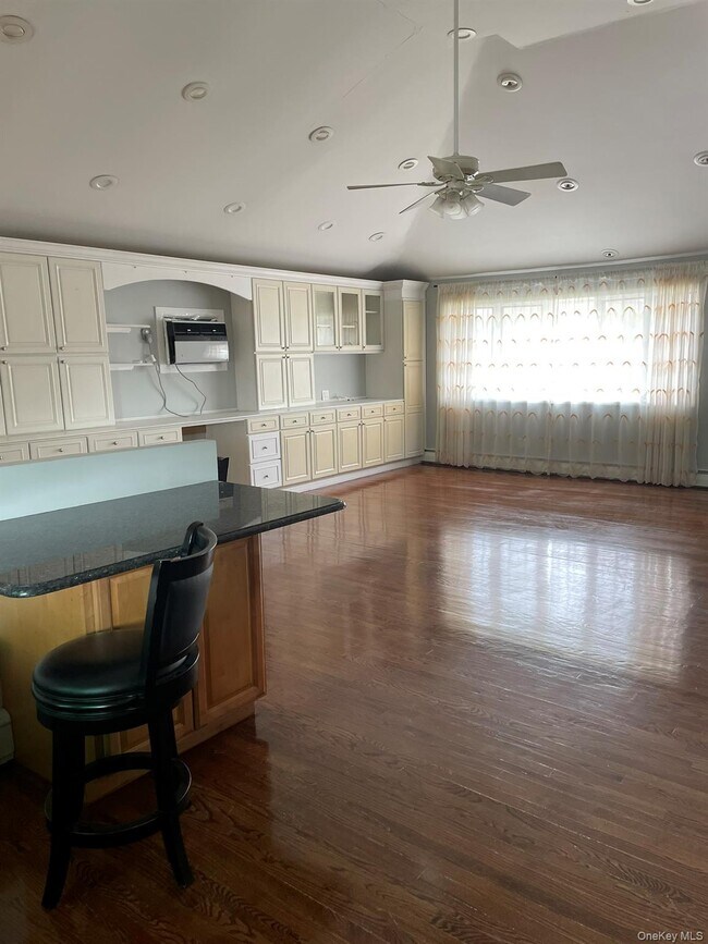 Building Photo - 7 Motor Ln