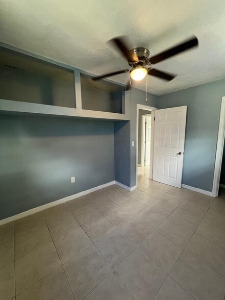 Building Photo - 4643 Myrtle Ln