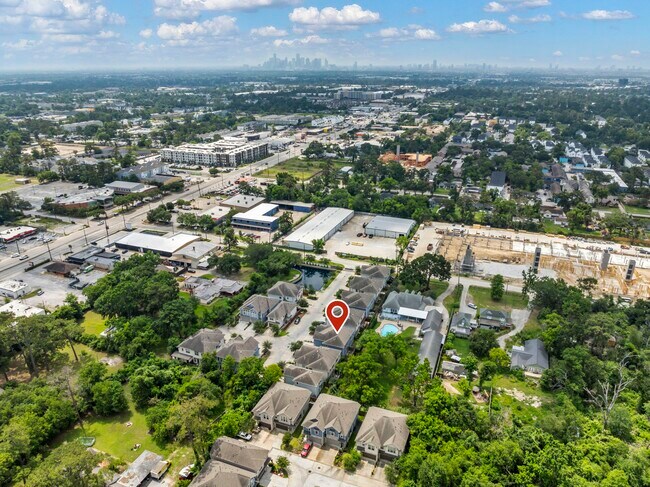Building Photo - 5021 Lehman Oaks Dr