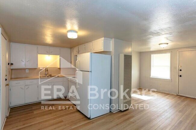 Building Photo - 404 B Hill Street