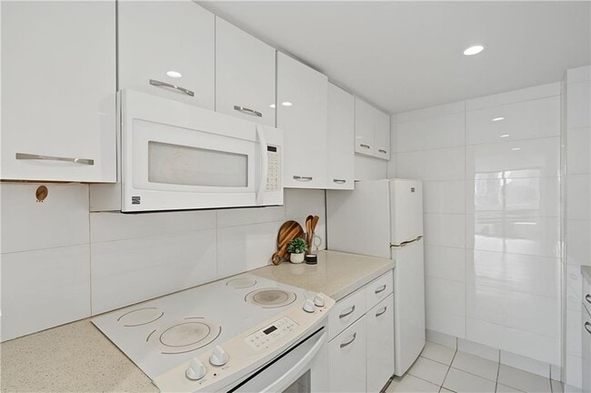Building Photo - 1280 W Peachtree St NW