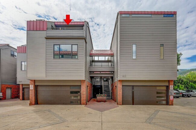 Building Photo - Beautiful downtown Penthouse. 1 bed/1 bath