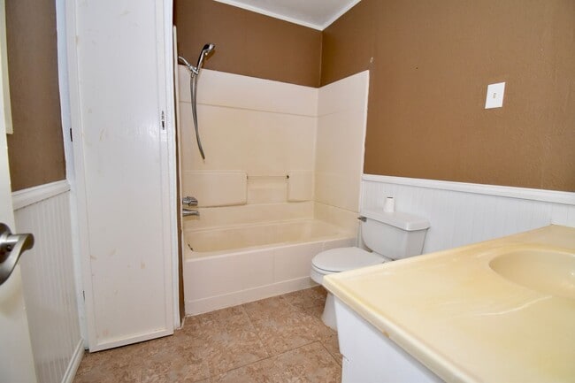 Building Photo - 3 Bed, 2 Bath Home in Ruston
