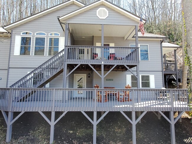 Building Photo - 7 Higel Ln