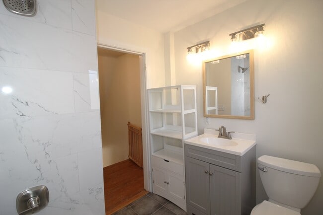 Building Photo - 3921 Oak St