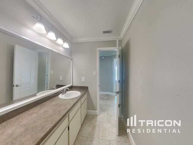 Building Photo - 17519 Willow Pond Dr