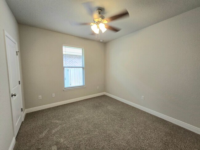 Building Photo - 3-Bedroom Home - Parkside Commons