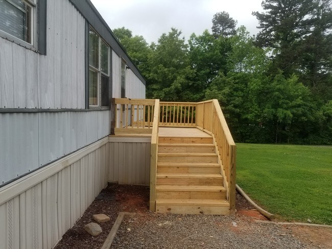 Building Photo - 1079 Reynolds Rd