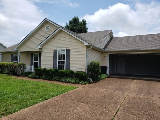 Building Photo - 18 Long Meadow Dr