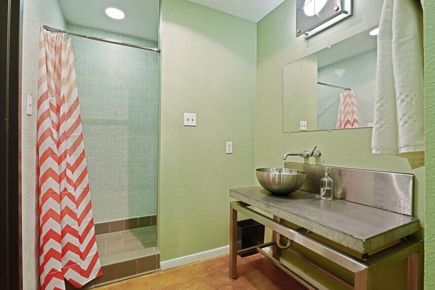 Building Photo - 1041 Constance St