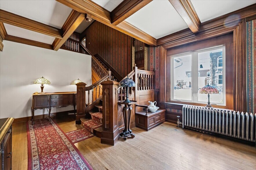 Building Photo - 606 5th St