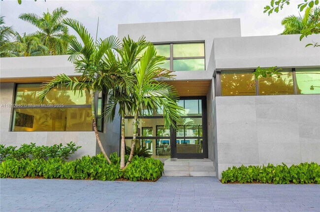 Building Photo - 401 Royal Plaza Dr