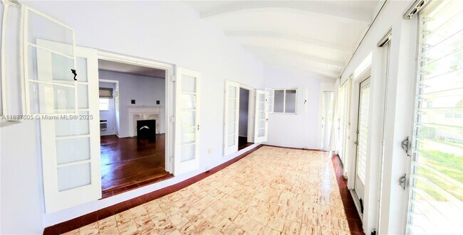 Building Photo - 828 NE 76th St