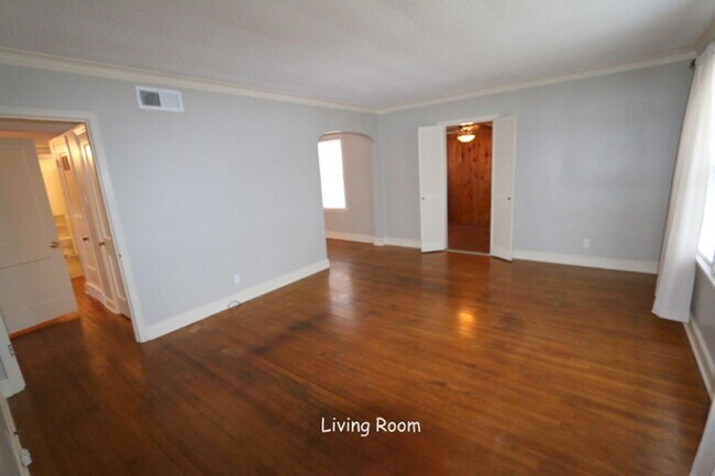 Building Photo - GREAT NEIGHBORHOOD - LOTS OF ROOM