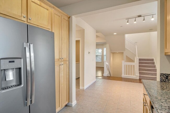 Building Photo - 581 Bridgeport Terrace