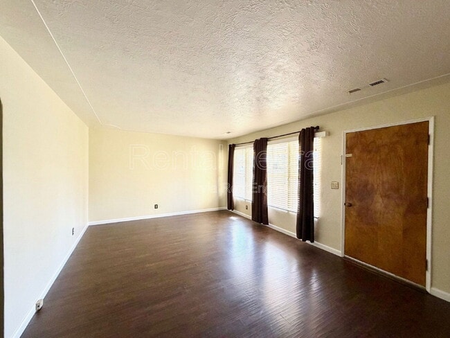 Building Photo - 1421 W 21st St