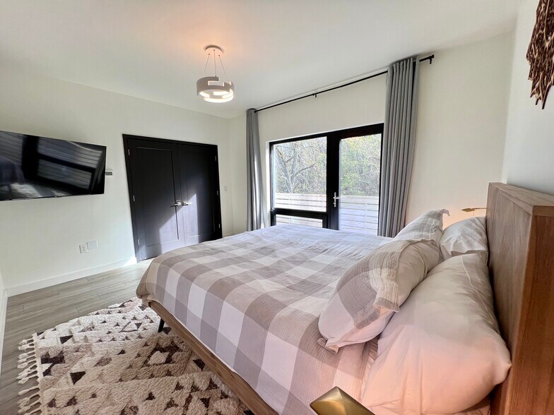 Building Photo - 803 54th St