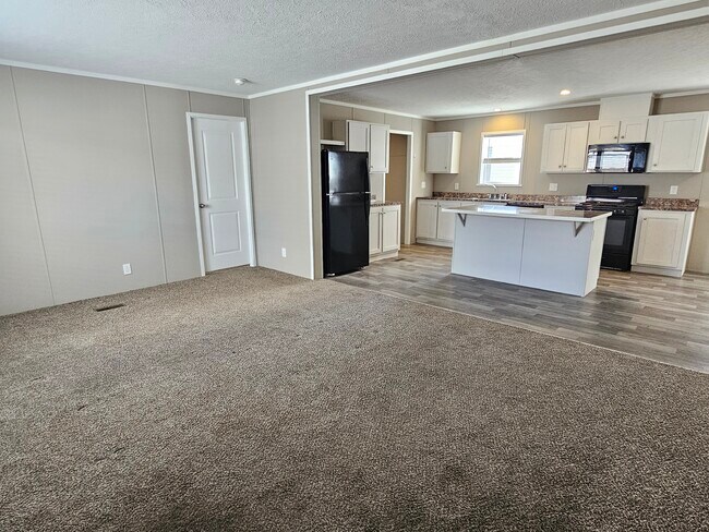 Building Photo - 299 Tamarack