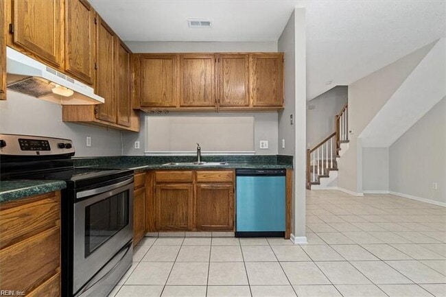 Building Photo - 4975 Kemps Lake Dr