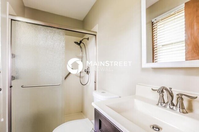 Building Photo - 3 Bedroom Pet-Friendly Home in Kansas City, MO with Main Street Renewal