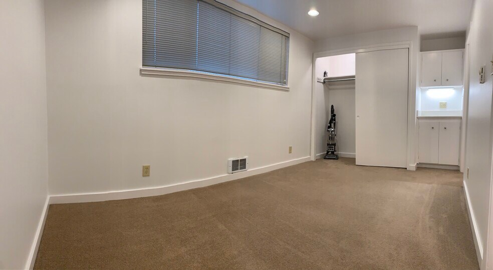 Building Photo - 3513 NE 95th St