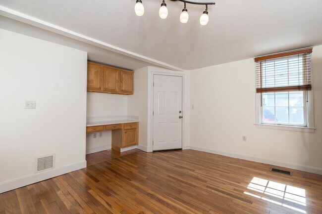 Building Photo - 273 Maplewood Ave