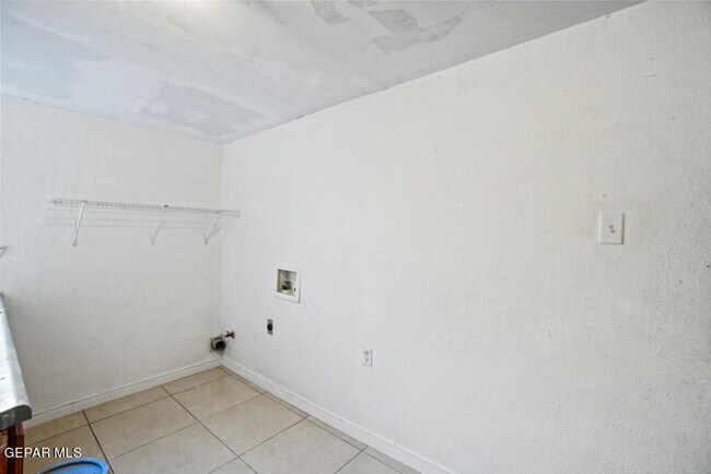 Building Photo - 7225 Golden Hawk Dr