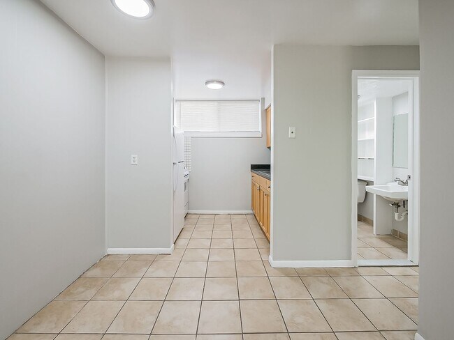Building Photo - 162 Summit View Ct