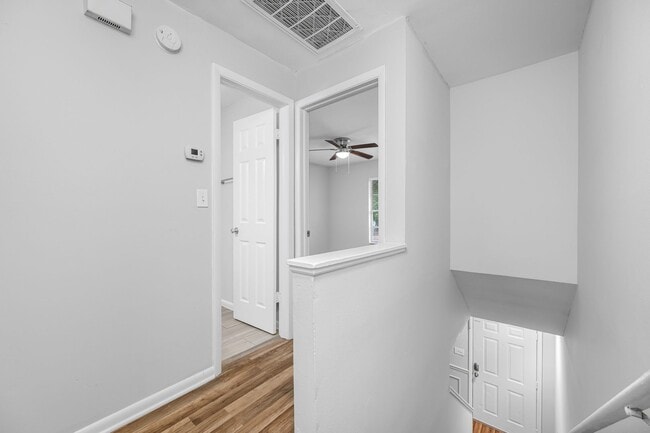 Building Photo - Renovated Seminole Heights Townhome with Laundry Included